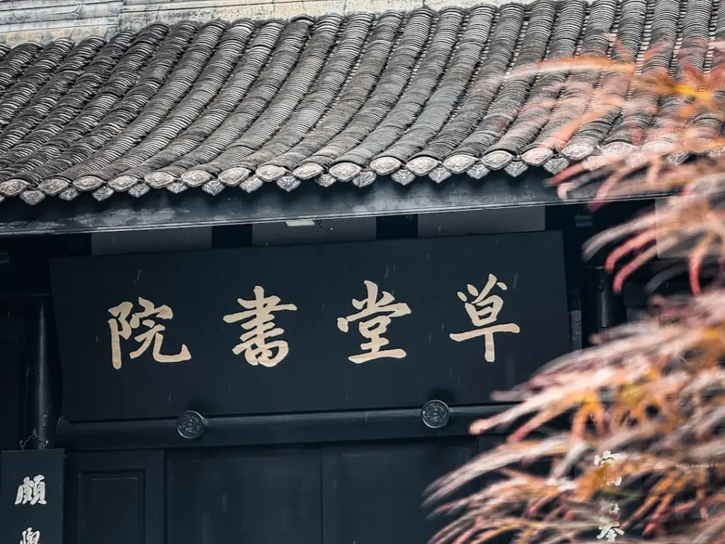 化妆品瓶与喷头定制方案:从材质选择到表面工艺处理全流程正文配图 1